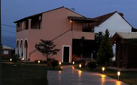 Biscoutsis Apartments & Studios